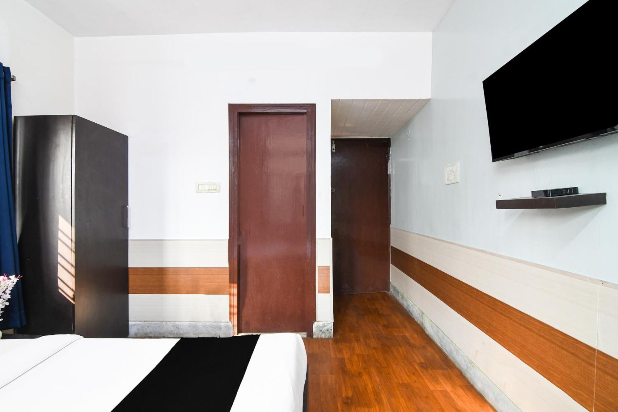 Hotel O Biswa Bangla Sarani Kolkata Bagian luar foto