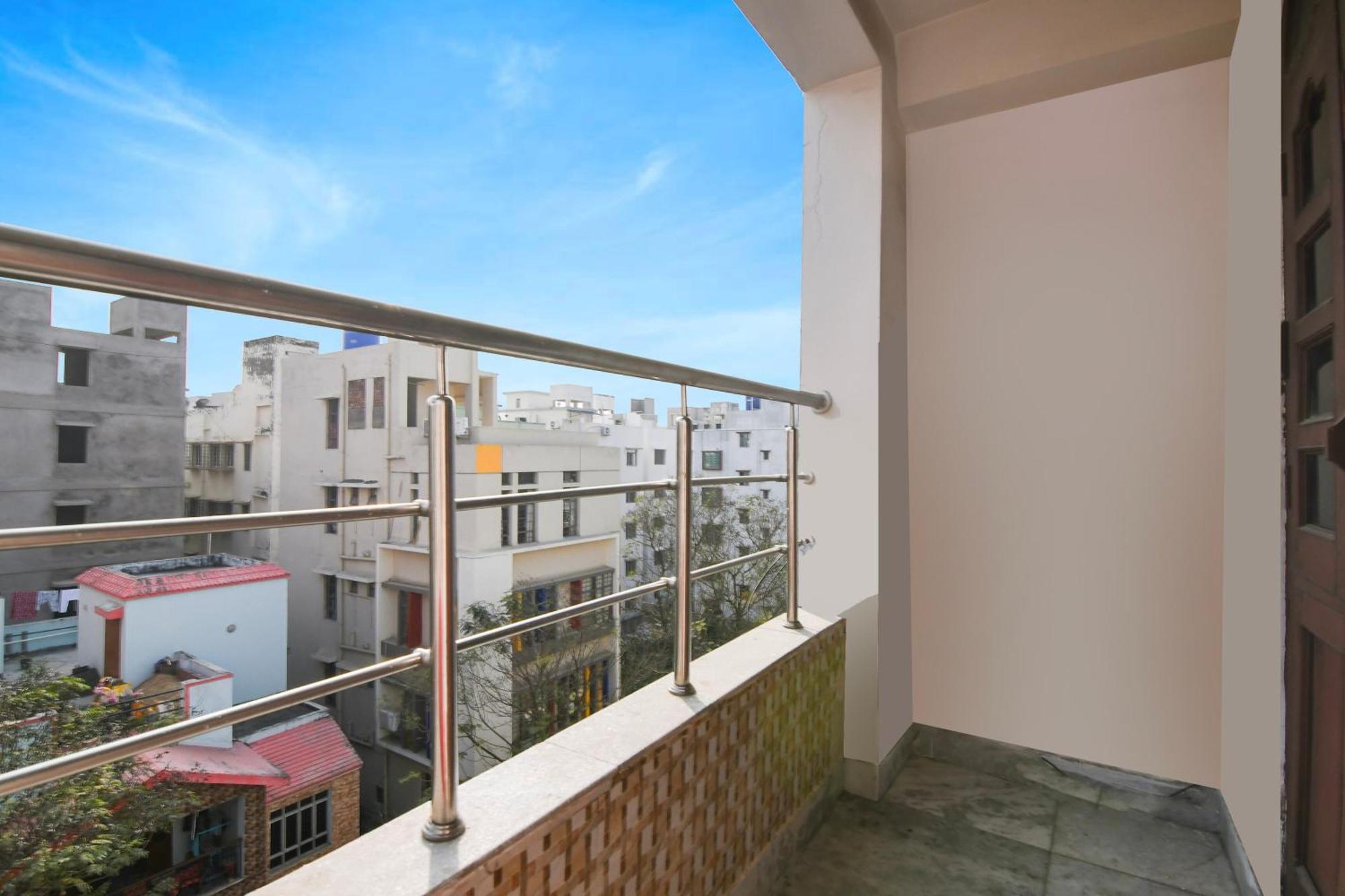 Hotel O Biswa Bangla Sarani Kolkata Bagian luar foto